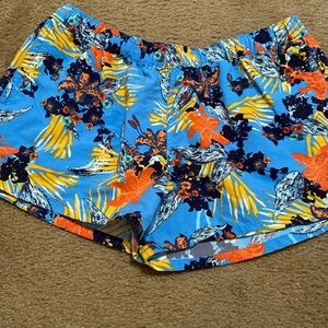 Patagonia Size XL Women's Barely Baggies Shorts Blue
Flower Nylon 2.5"